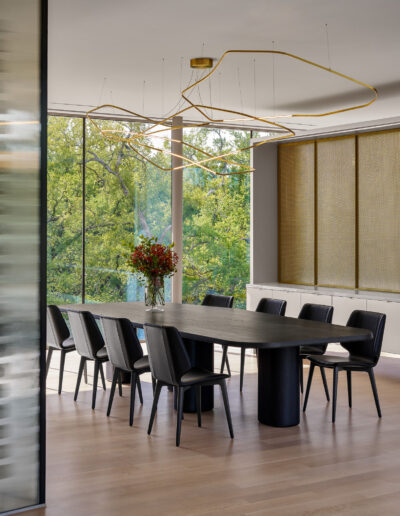 Modern black dinning room table in dinning room